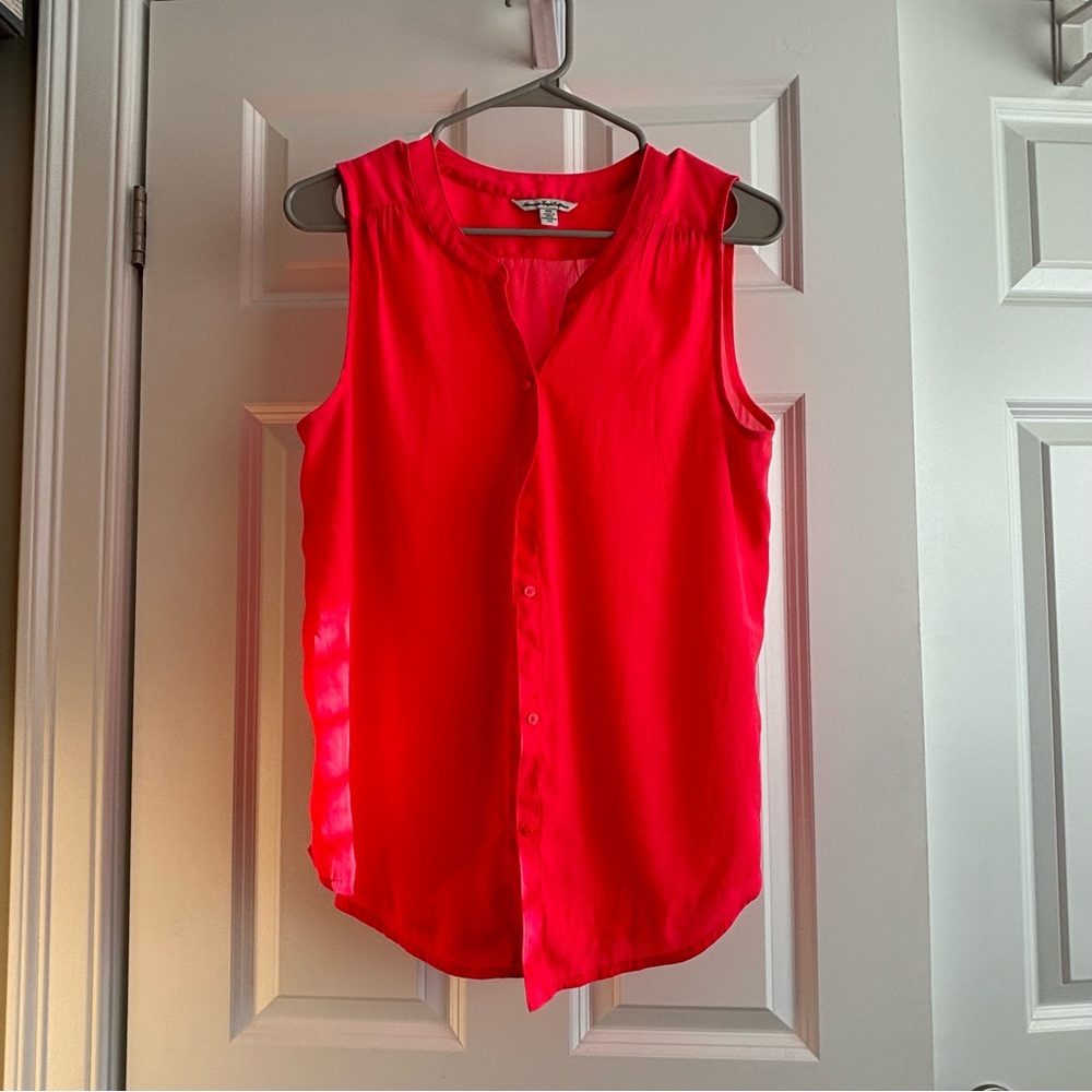 American eagle sleeveless button up size M